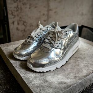 RARE Nike WMNS Air Max 90 Metallic Silver Size 7 US Womens